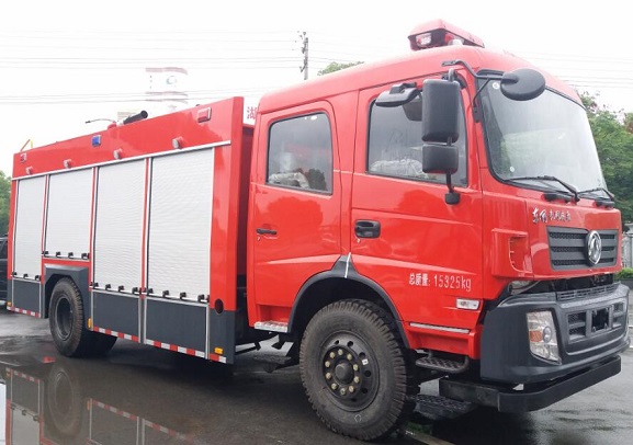 东风153型水罐消防车（6-7T）